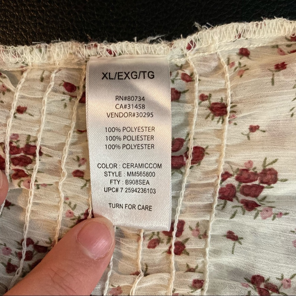 🌸5/$25🌸
Miley Cyrus x Max Azria Size XL Blouse - Picture 5 of 5